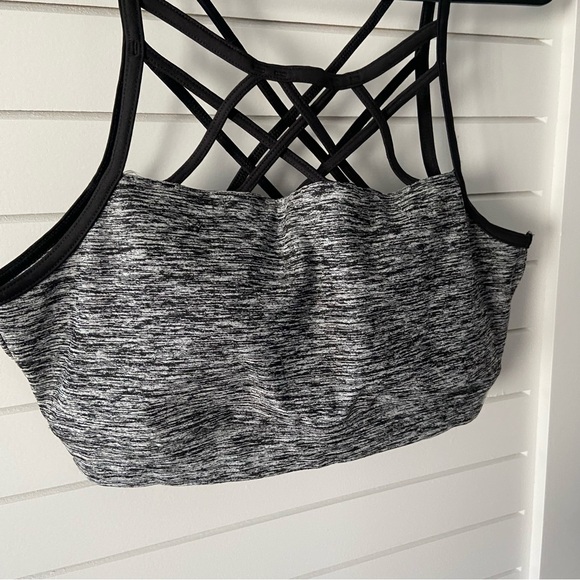 Hollister Sports Bra Size L - Picture 2 of 5